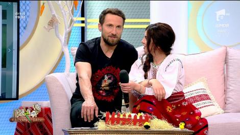 Neatza cu Răzvan și Dani. Dani Oțil, invitat să joace rolul unui bărbat musculos în videoclipul Anei-Maria Ababei
