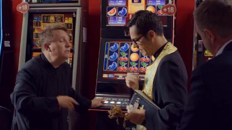 Liber ca pasărea cerului. Orlando și Ducu s-au apucat de sfințit pacanelele