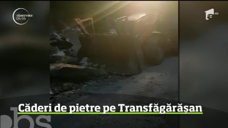 O cădere masivă de pietre a blocat circulaţia pe Transfăgărăşan