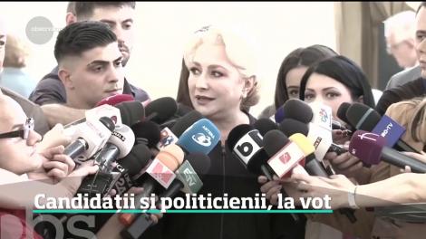 România iese la vot. Politicienii și candidații au stat la cozi ca să voteze