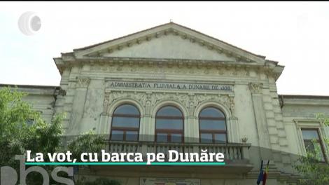 România iese la vot. La vot, cu barcă pe Dunăre