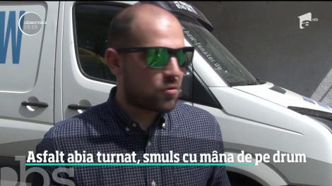 În Vatra Dornei, astfaltul abia turnat pe o stradă din oraş poate fi ridicat de pe jos cu mâinile goale