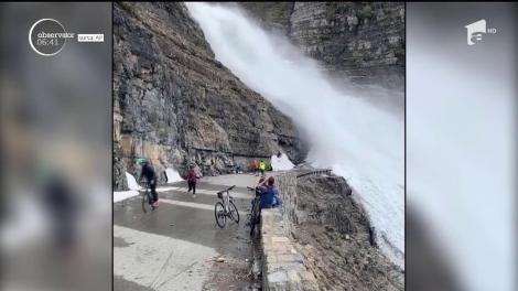 Mai mulţi biciclişti au trecut pe lângă moarte, într-un parc naţional din Statele Unite, după ce o avalanşă care s-a produs chiar în faţa lor