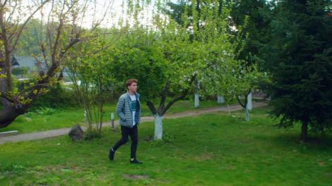 Fructul oprit. Petru (Bogdan Iancu) o surprinde pe Bihter (Oana Moșneagu) cum îl înșeală cu Mihai Lăzărescu (Conrad Mericoffer)