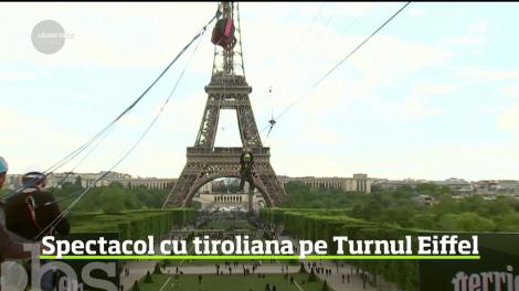 Amatorii de senzaţii tari care se află în Paris au, zilele acestea, posibilitatea să coboare de pe turnul Eiffel pe o tiroliană