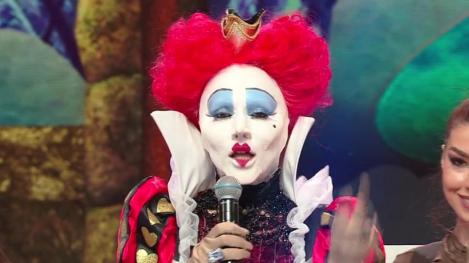 Scena Misterelor. Masca regina de Cupă. Vedetele: E imposibil de recunoscut