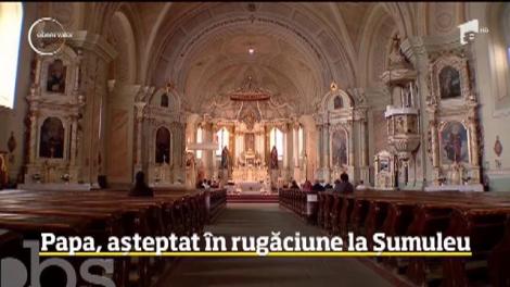 Papa Francisc, așteptat în rugăciune la Şumuleu Ciuc. Statuia făcătoare de minuni a Fecioarei Maria va fi urcată pe munte