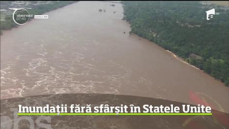 Alertă de inundaţii după ce mai multe diguri au cedat pe valea râului Arkansas din SUA
