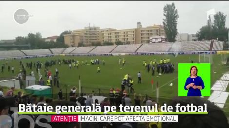Scene şocante au fost surprinse, la finalul meciului dintre Steaua Bucureşti şi Carmen Bucureşti, din liga a patra