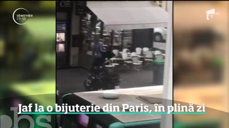 Jaf în plină zi la un magazin de bijuterii din centrul Parisului