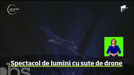 Spectacol de lumini inovator, în China. Peste 400 de drone cu lumini colorate au fost folosite pentru a forma diferite modele şi forme 3D, pe cerul unui oraş