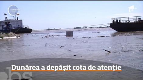 Dunărea a depăşit cota de atenţie la Galați. Autorităţile încearcă să limiteze distrugerile pe care le-ar putea provoca fluviul