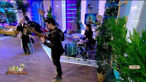 Ți se face pielea de găină! Feli a cântat, live, piesa „Omule, deschide ochii!”