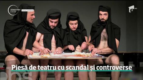 Patru tineri dezbrăcaţi mâncând ceapă pe-o icoană - scena care a declanşat scandal uriaş între Biserica Ortodoxă şi comunitatea gay