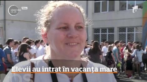 Zi specială pentru milioane de copii din toată ţara! Elevii au intrat oficial în vacanţa mare