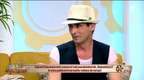 Gabriel Chioseaua, alias "Romanticul X", recită versuri în timp ce dansează!