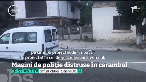 Scene incredibile pe o şosea din România. Trei maşini de poliţie s-au făcut praf într-un carambol