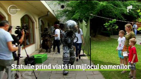 Festivalul de Statui Vivante a adus în faţa spectatorilor zeci de personaje. Deşi par nişte statui, actorii au totuşi mişcări sacadate