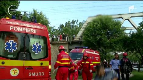 Adolescent în stare gravă la spital după ce s-a electrocutat pe un pod feroviar ce traversează Parcul Herăstrău