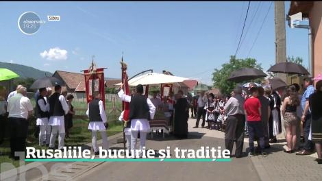 Rusaliile, bucurie și tradiție. Cine nu a sărbătorit la sat s-a bucurat la oraş de preparate tradiţionale