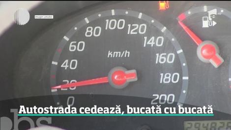 Enervați de cozile interminabile, șoferii au circulat și pe banda de urgență, pe Autostrada Soarelui