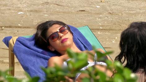 Insula Iubirii. Andi, şocat de  comportamentul Denisei: "E total schimbată! Nu o credeam aşa îndrăzneaţă!"