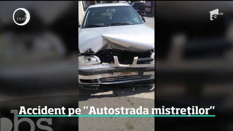 Doi tineri, la un pas de tragedie pe Autostrada Soarelui! Mai mulți porci mistreți le-au apărut în față din senin