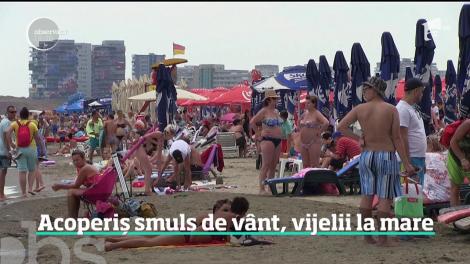 Vremea capricioasă a făcut pagube. În Constanţa, acoperişul unei şcoli a fost smuls aproape în totalitate