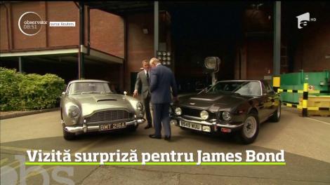Vizită surpriză pe platourile de filmare a următoarei producţii James Bond. Prinţul Charles şi-a făcut apariţia la Studiorile Pinwood