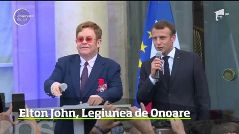 Elton John a fost decorat de Emmanuel Macron la Paris. Artistul britanic a primit Legiunea de Onoare pentru lupta purtată la nivel global împotriva SIDA