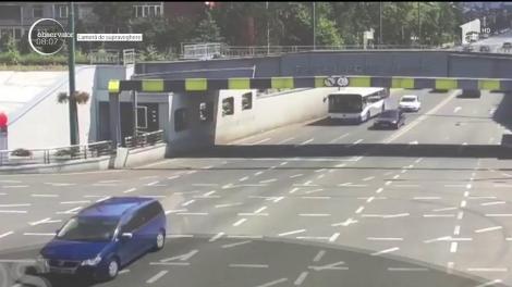 Un bărbat de 30 de ani a accidentat grav o şoferiţă într-o intersecţie din Timişoara