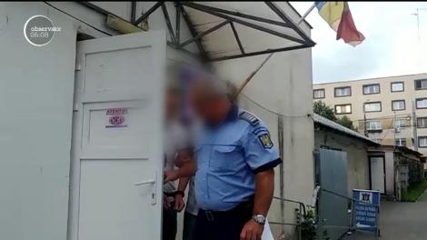 Un poliţist local din Piteşti a fost reţinut pentru abuz în serviciu şi lipsire de libertate, după ce ar fi reţinut un bărbat şi l-ar fi agresat