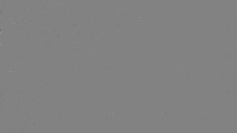 Tanti Ana e de neclintit! Bătrâna a rămas singura locatară a unui bloc abandonat din județul Hunedoara: „Fata îmi aduce apă și lemne”