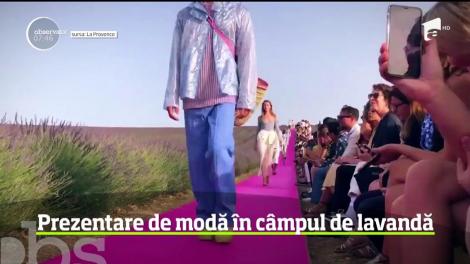 Unul dintre cei mai apreciaţi designeri vestimentari francezi şi-a prezentat noua colecţie într-un lan de lavandă