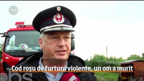 Cod roșu de furtuni violente în mai multe județe din România. Un om a fost lovit de trăsnet și a murit pe loc