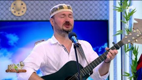 Radu Captări cântă, la Neatza cu Răzvan și Dani, melodia Serile Moscovei