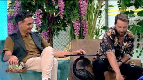 Neatza cu Răzvan și Dani. Acupunctura, noua descoperire a lui Dani Oțil: Îmi bagă niște ace, băi Răzvane, în niște locuri... am adormit instant