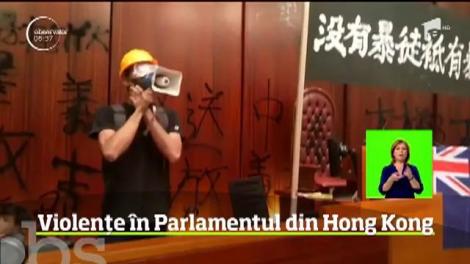 Haos şi violenţă în Hong Kong la împlinirea a 22 de ani de când metropola a intrat sub controlul Chinei
