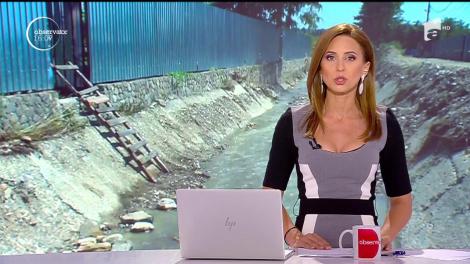 În plină caniculă, doi bătrâni din judeţul Neamţ au rămas izolaţi de restul lumii de inundaţiile care au făcut ravagii în zonă