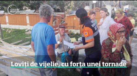 O vijelie cu aspect de tornadă a răvăşit o comună întreagă din Moldova