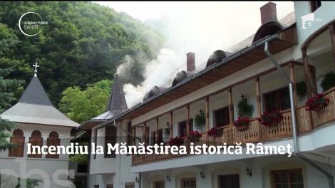 "Flacăra e foarte mare, abia putem să o stăpânim..". Incendiul care a mistuit cea mai veche mănăstire ortodoxă din Transilvania