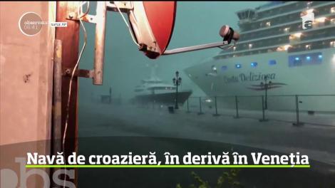 Imagini incredibile surprinse la Veneţia, în timpul unei furtuni. Un vas de croazieră uriaş era cât pe ce să lovească faimoasa esplanadă a oraşului