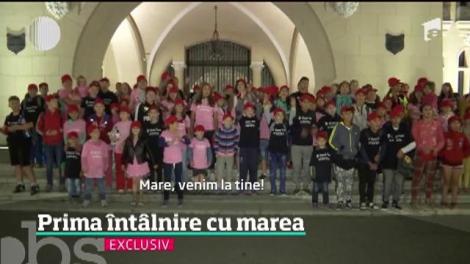 Imagini emoţionante. Bucuria a 200 de copii au ajuns pentru prima oară în viaţa lor la mare