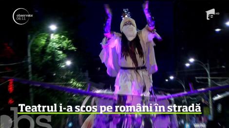 A doua seară a Festivalului Internațional de Teatru de Stradă din București. Strada s-a transformat în scenă
