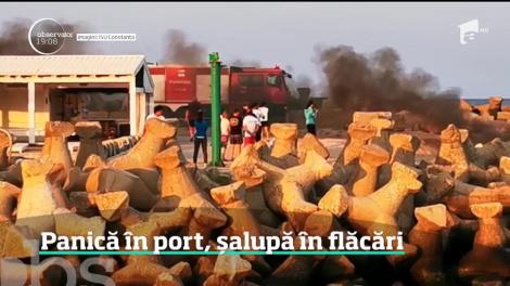 Un incendiu pe mare stârneşte controverse. O şalupă s-a făcut scrum într-un port privat din Eforie Nord