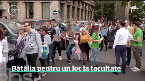 Să devii student cere sacrificii! În prima zi de înscriere la facultăţi, mii de tineri au dat testul răbdării, la cozile interminabile