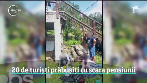 20 de turişti s-au prăbuşit cu tot cu scara unei pensiuni din judeţul Braşov