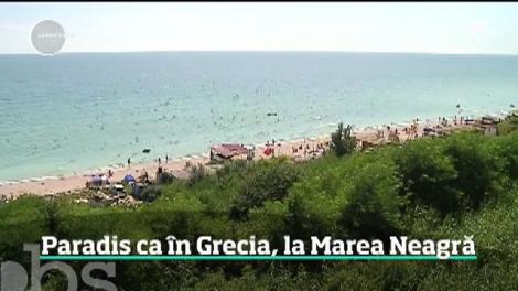 Nisip fin și apă turcoaz. Nu, nu sunt imagini din Grecia, ci din România! Comoara din Tuzla, pe care turiștii încă nu au distrus-o
