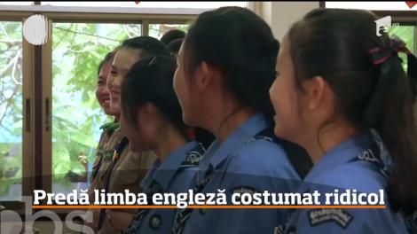 Asta înseamnă să îți iubești meseria! Acest profesor își modifică complet înfățișarea, de dragul elevilor săi: „Sunt curioși și dornici să învețe”