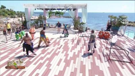 Neatza cu Răzvan și Dani. Trupa Mandinga joacă fotbal îmbrăcați în costume hazlii. Răzvan Simion: Ronaldinho de Ilfov a înscris singurul gol al meciului